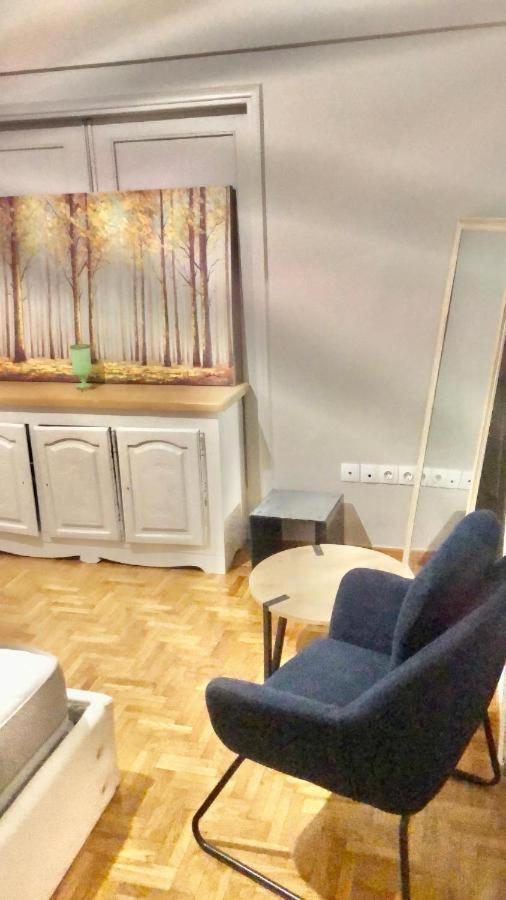 Economy Shared Apartment D In Central アテネ エクステリア 写真